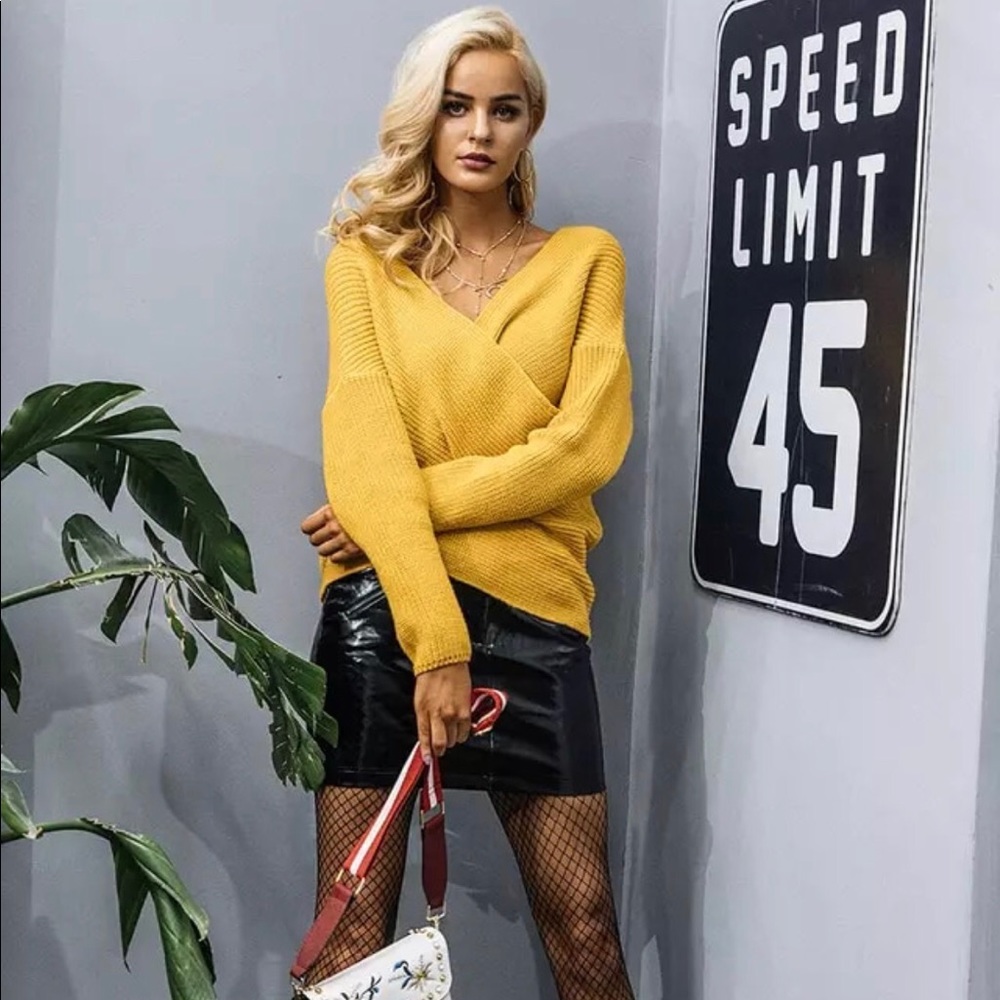 ❄️New Arrival ❄️Chic V-Neck Cross knit Sweater - Picture 6 of 8